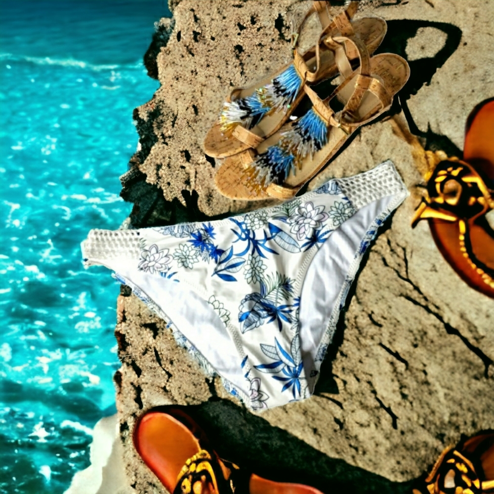 Cupshe Crochet Floral Bikini bottoms